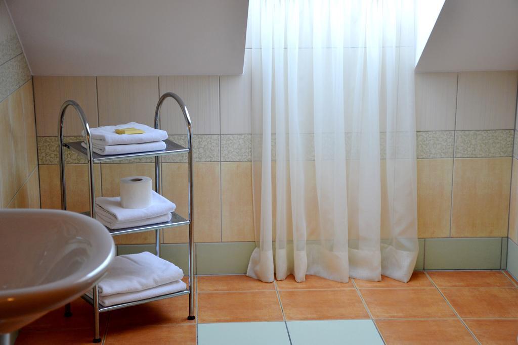 Hotel Nowodworski Legnica Room photo