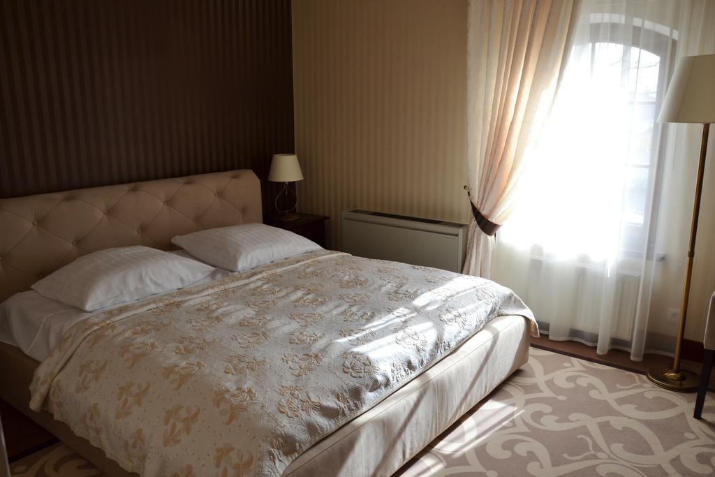 Hotel Nowodworski Legnica Exterior photo