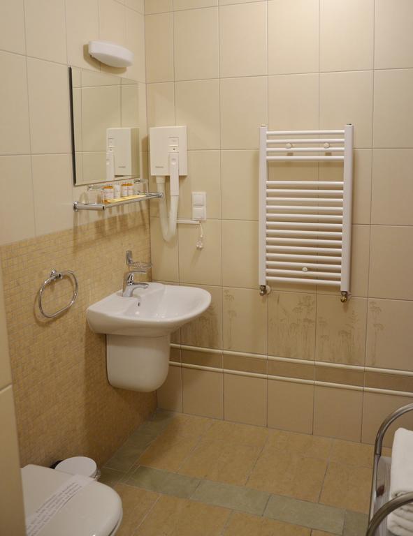 Hotel Nowodworski Legnica Exterior photo