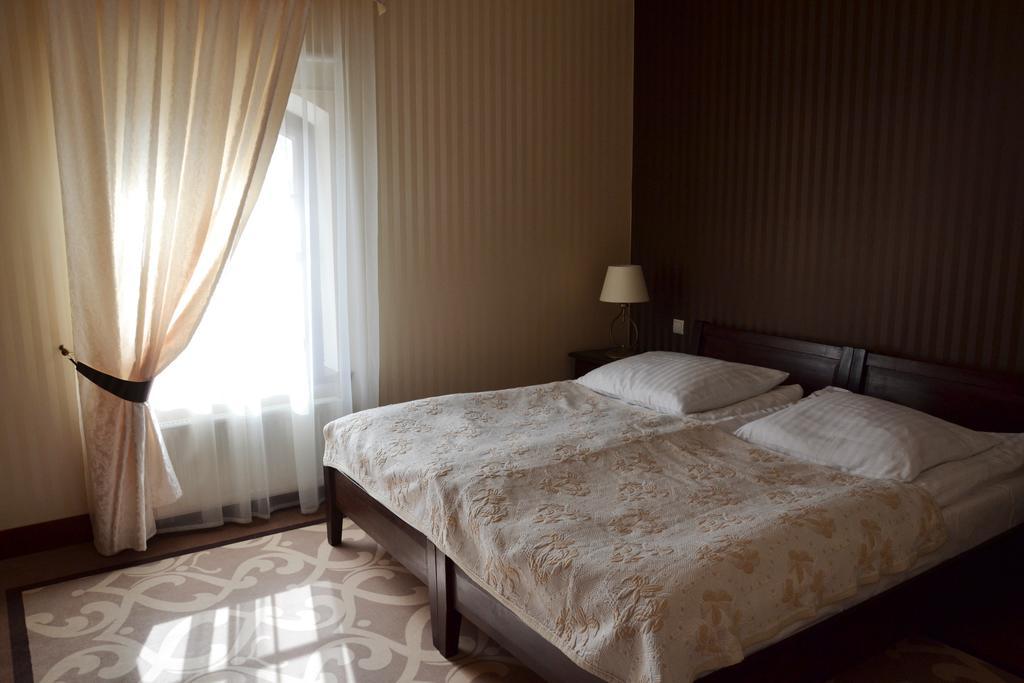 Hotel Nowodworski Legnica Exterior photo
